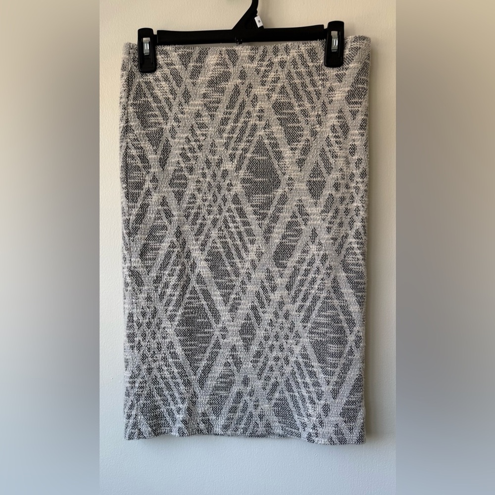 Ann Taylor Gray and White Knit Pencil Skirt